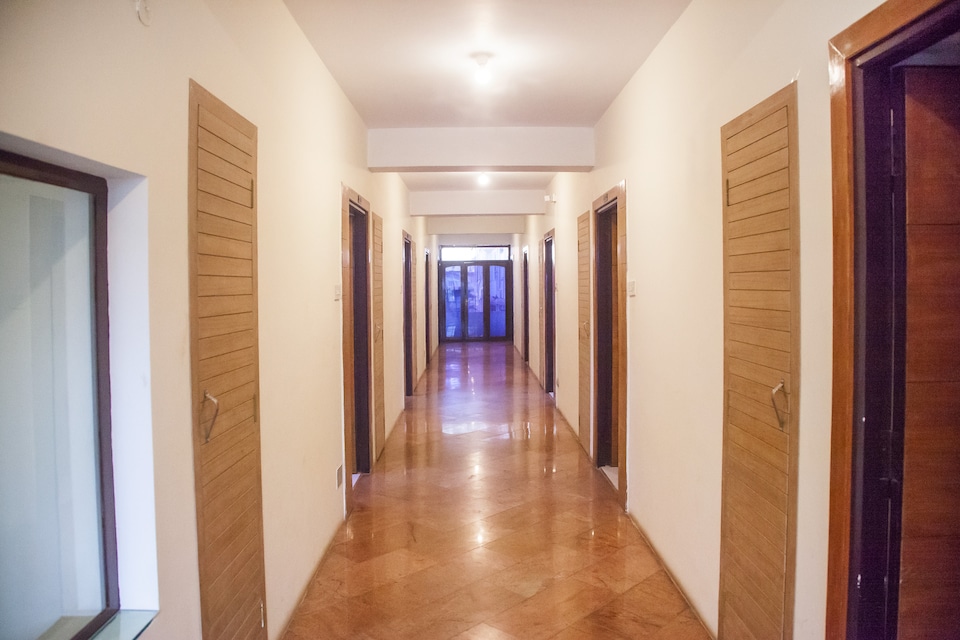 OYO 12357 Hotel Nilgiris Inn, Ooty Town, Ooty