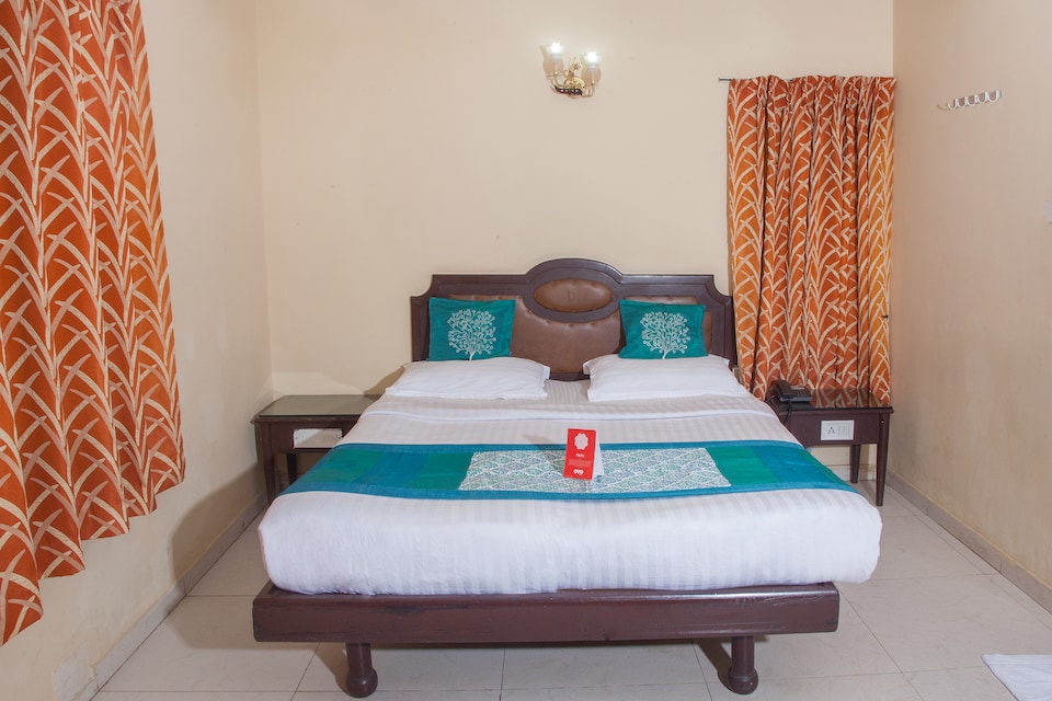 OYO 12357 Hotel Nilgiris Inn, Ooty Town, Ooty