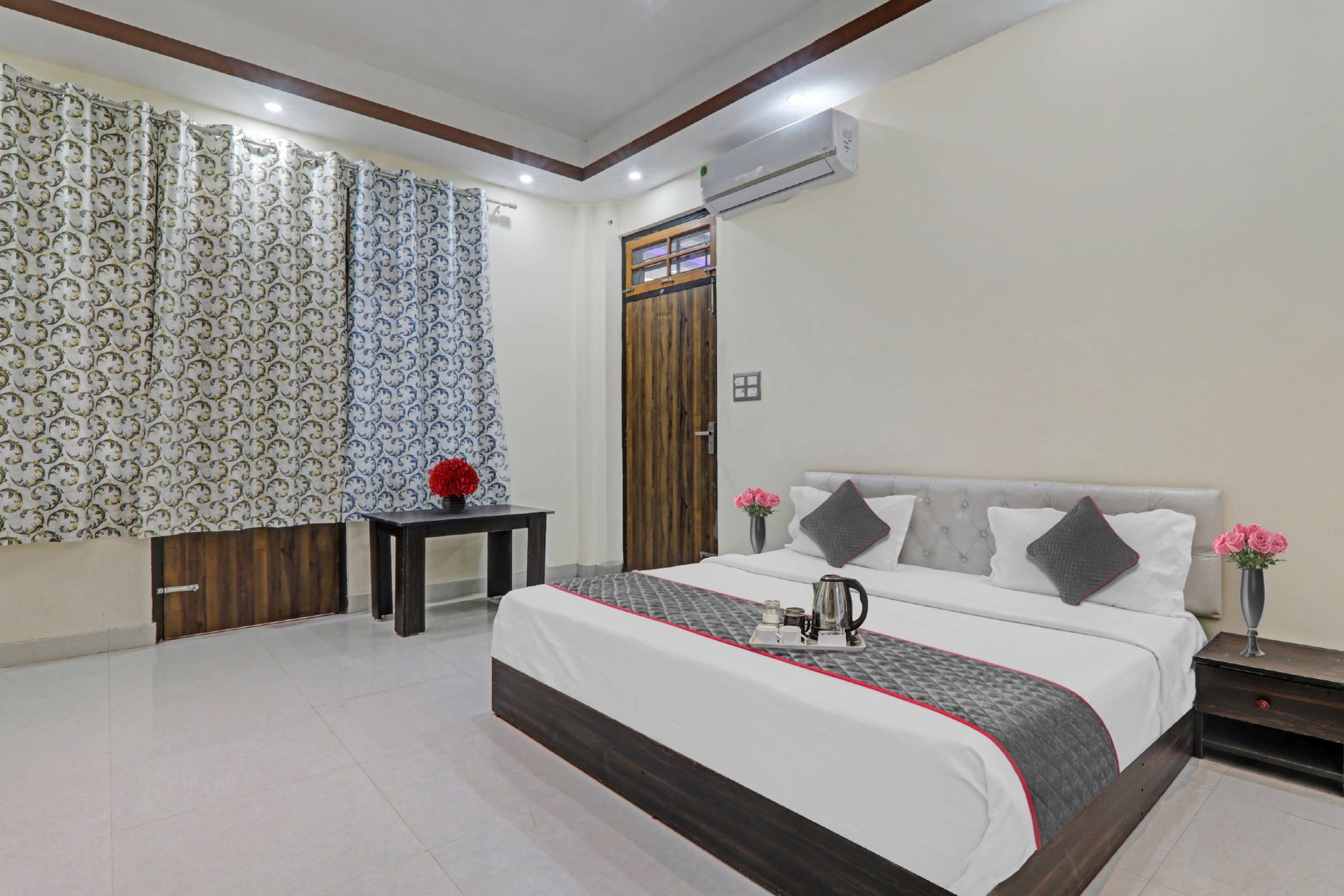 Townhouse Hotels in Hotel Clarks Avadh, Lucknow Starting ₹649 Upto
