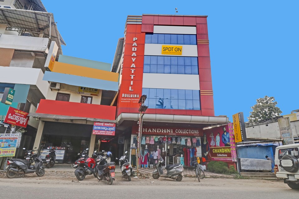 SPOT ON 703012 Padayattil Rooms, Ankamaly Airport Kochi, Kochi