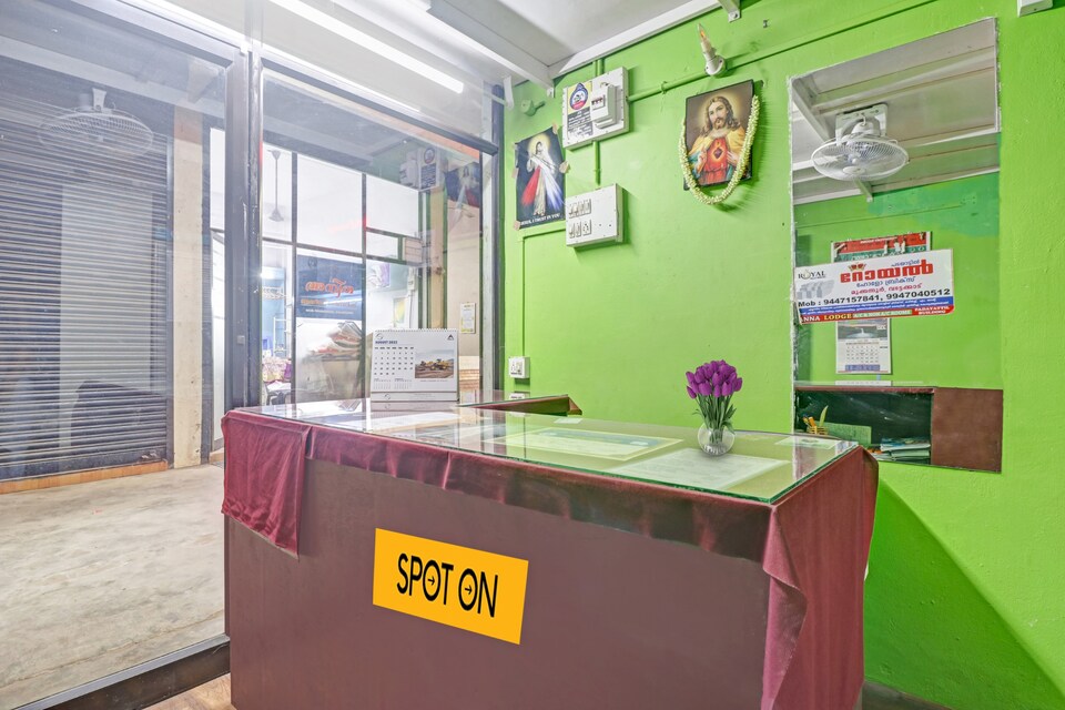 SPOT ON 703012 Padayattil Rooms, Ankamaly Airport Kochi, Kochi