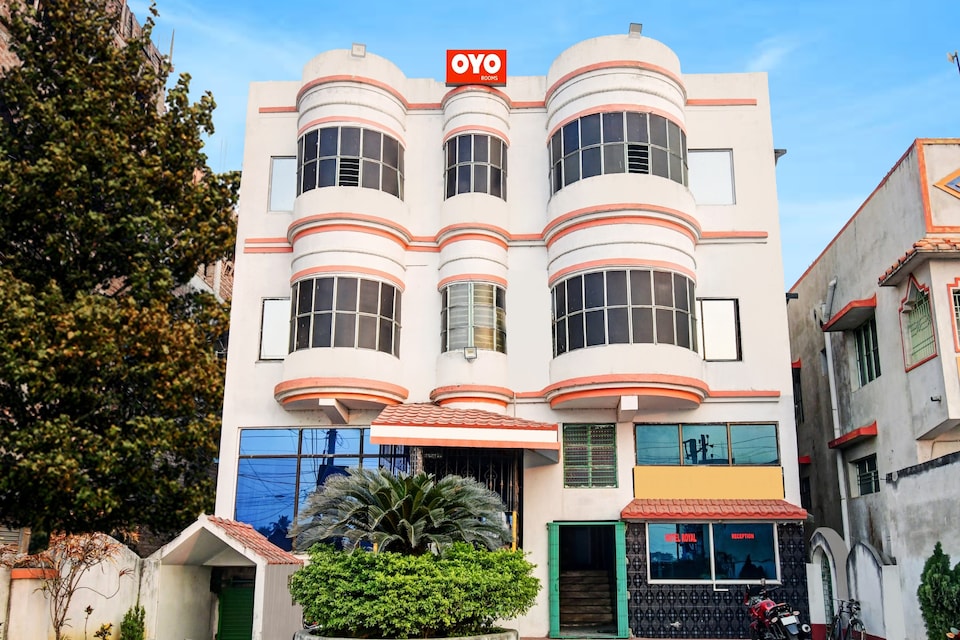 SPOT ON Hotel Royal, Raghunathganj, Raghunathganj