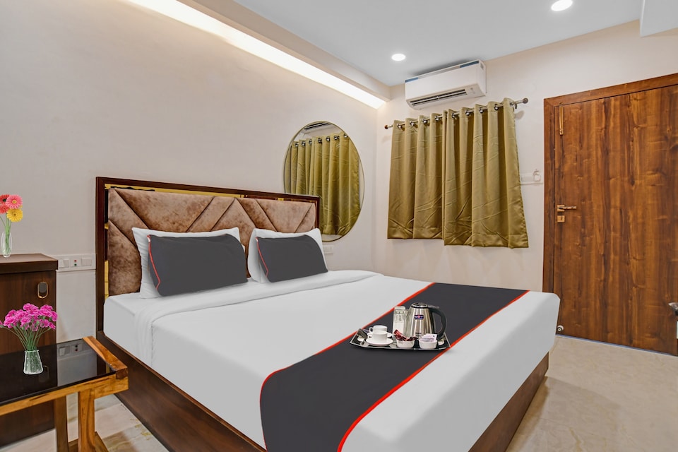 Collection O Hotel Phoenix, Bhawarkua Indore, Indore