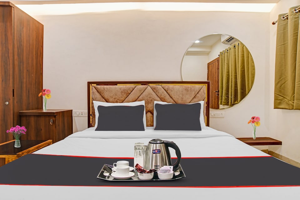 Collection O Hotel Phoenix, Bhawarkua Indore, Indore