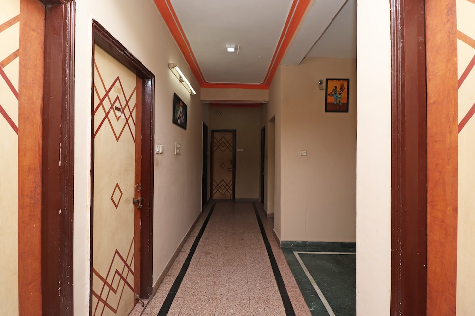 Townhouse GE Road Raipur Formerly Ratan International, Station Road - Raipur, Raipur