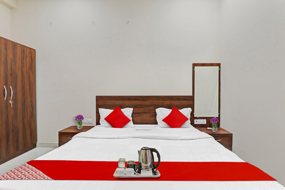 OYO Flagship 703076 Hotel Sanvi Galaxy, Golghar, Gorakhpur