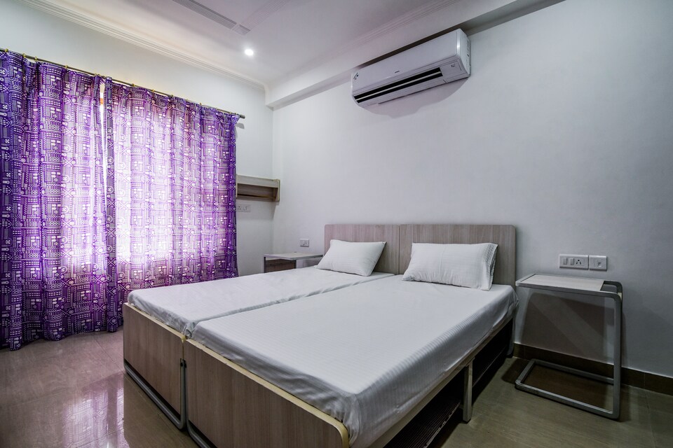 OYO LIFE GRG880 Golf Course Rd, DLF 4 Gurgaon, Gurgaon