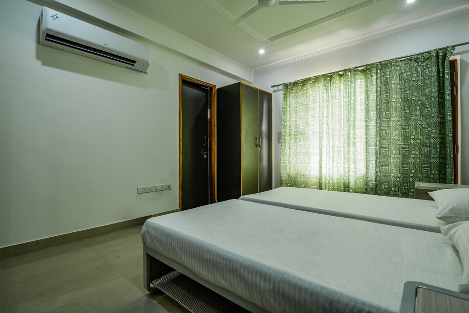 OYO LIFE GRG880 Golf Course Rd, DLF 4 Gurgaon, Gurgaon