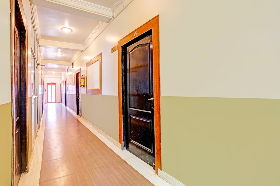 Super Hotel O Tapovan Near Lakshman Jhula, Tapowan Rishikesh, Rishikesh
