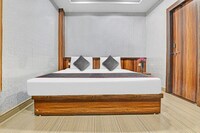 Townhouse 1162 Banana Boutique