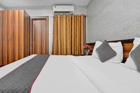 Townhouse 1162 Banana Boutique