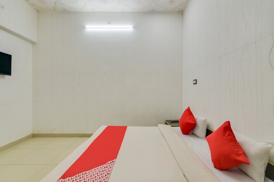 POP Rajaram Singh Blessing Garden And Hotel, Jhusi, Prayagraj