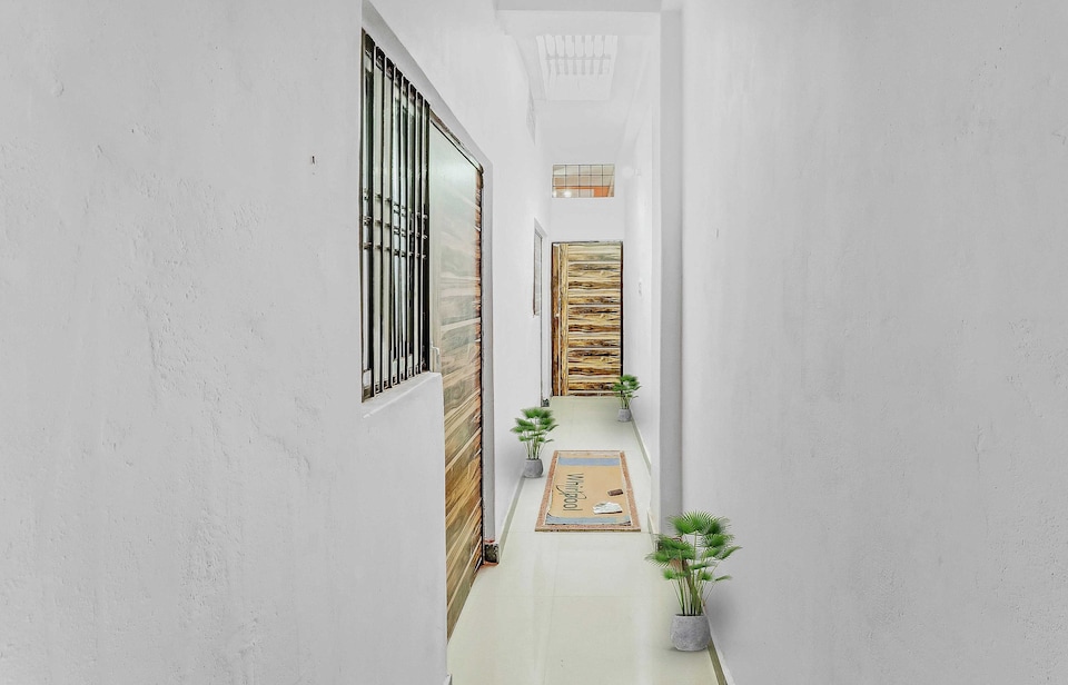 SPOT ON Hotel Sadguru & Family Restaurant, Lanka, Varanasi