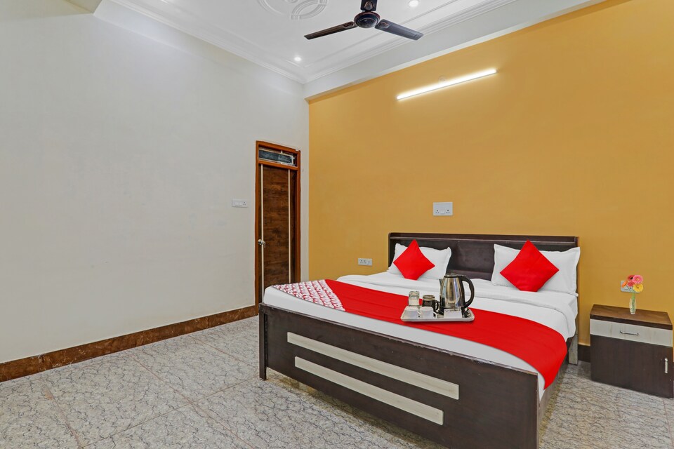 OYO Flagship Hotel Manu Grand, Govind Nagar Kanpur, Kanpur