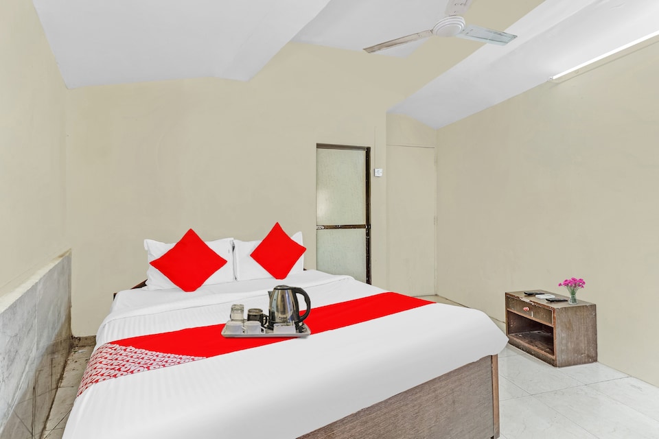 OYO Hotel Prince Palace Inn Near Juhu Beach, Mumbai Bandra-Khar-Santacruz, Mumbai