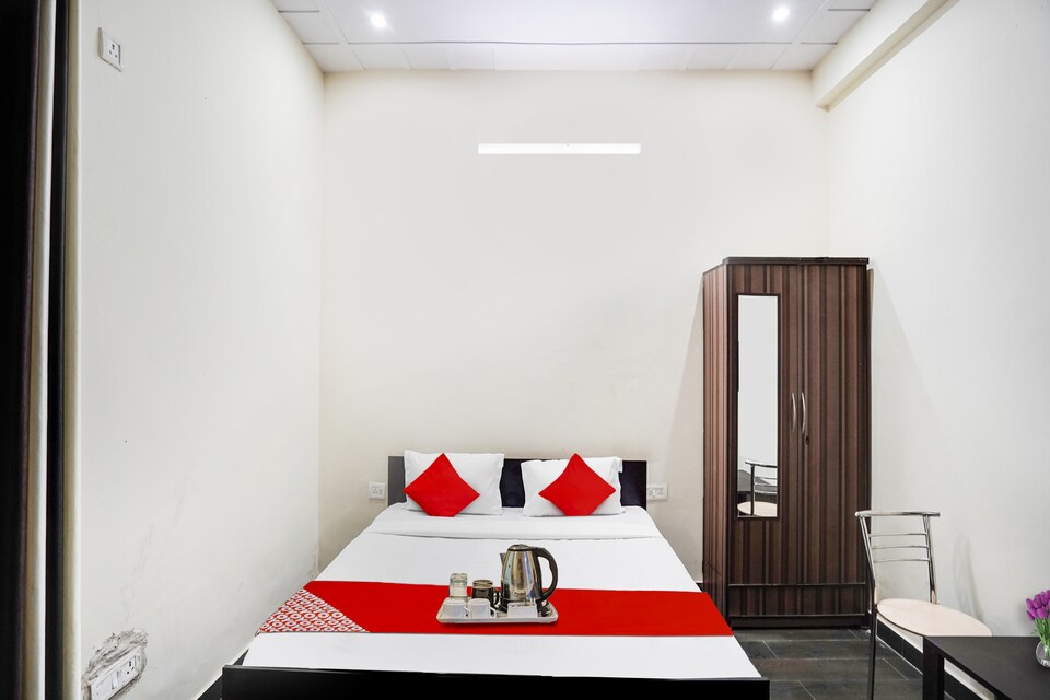  Live as NOD2293, Noida Expressway SEZ, Noida