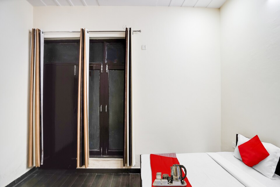  Live as NOD2293, Noida Expressway SEZ, Noida