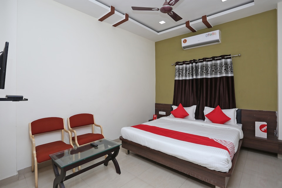 OYO 12376 Hotel Dhanraj, Airport Road - Raipur, Raipur