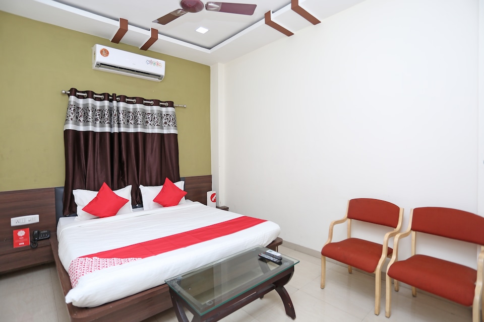 OYO 12376 Hotel Dhanraj, Airport Road - Raipur, Raipur
