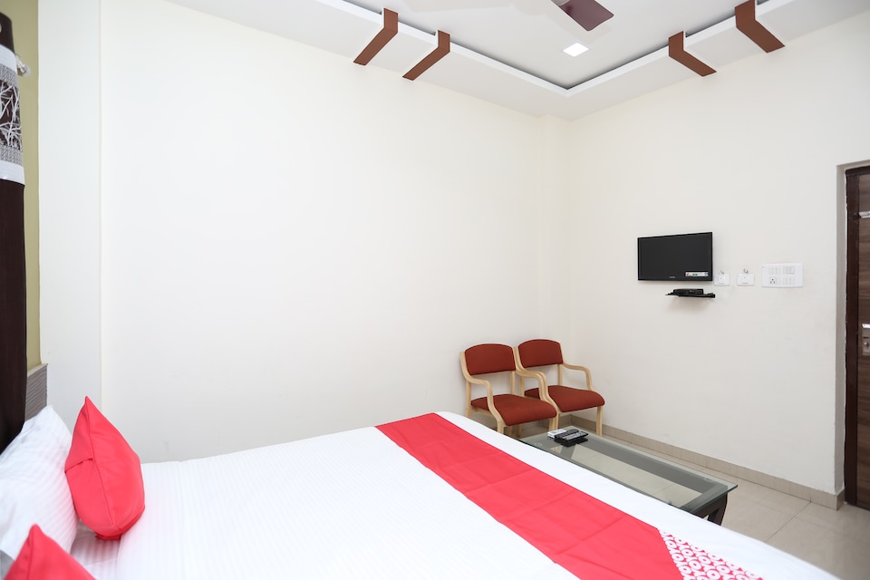 OYO 12376 Hotel Dhanraj, Airport Road - Raipur, Raipur