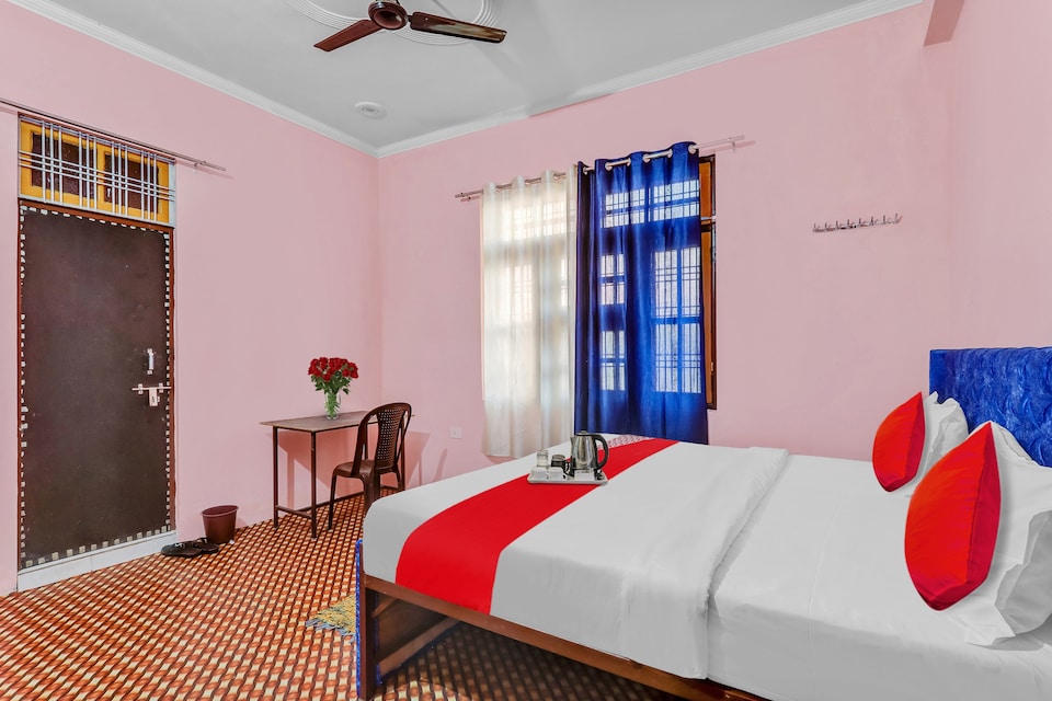 Hotel O ADORA STAY, Aliganj Lucknow, Lucknow