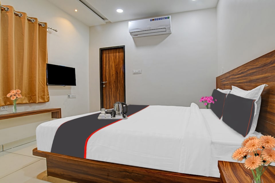 Hotel O Adiyogi Aura, MG Road Indore, Indore