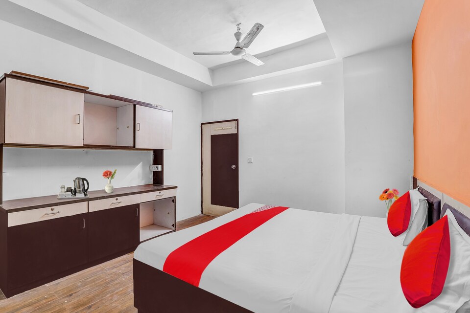 live as AHM968, Vastrapur Ahmedabad, Ahmedabad