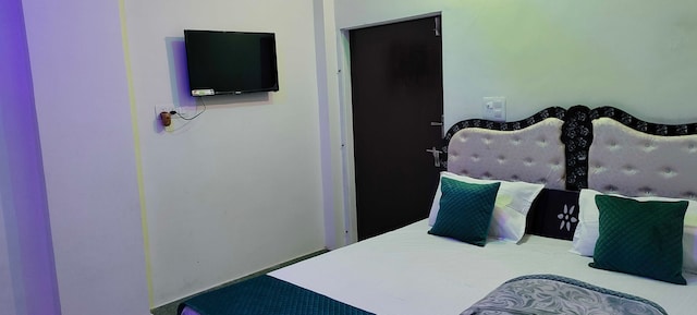 OYO 703555 Hotel Holiday