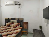 OYO 703555 Hotel Holiday