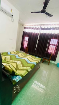 OYO 703555 Hotel Holiday