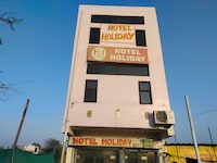OYO 703555 Hotel Holiday