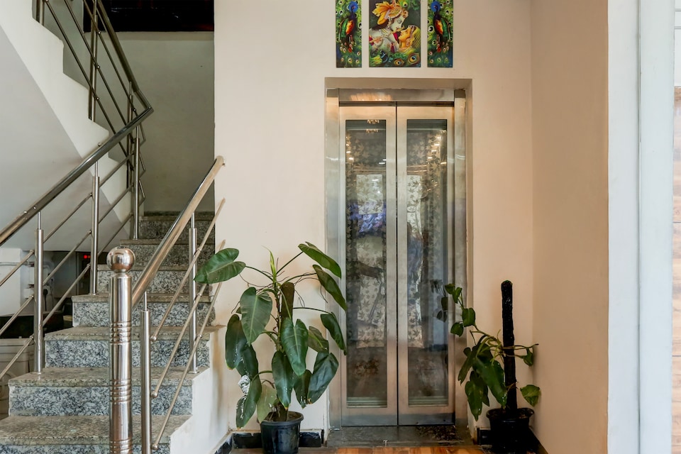 Hotel O Apple Grand, Bhupatwala Haridwar, Haridwar