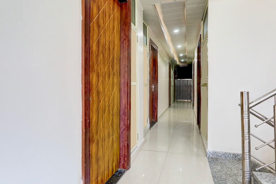 Hotel O Apple Grand, Bhupatwala Haridwar, Haridwar