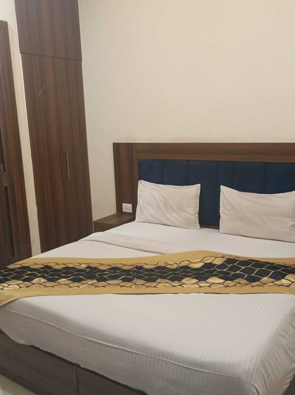 Capital O Icon Suits, Airport Delhi, Delhi Transit