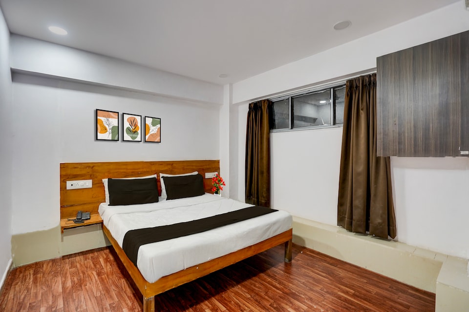 Hotel O RTO Office Surat Formerly Krishna Rooms, Adajan, सूरत