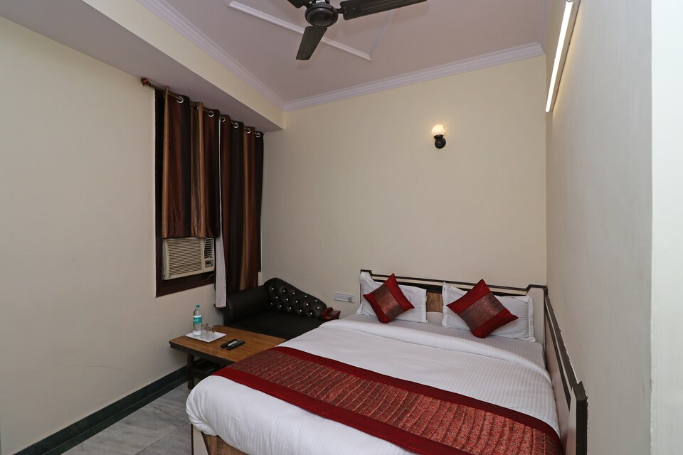 OYO Hotel Silver Shine Near Gurudwara Shri Bangla Sahib, Paharganj Delhi, Delhi