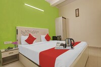 Flagship Hotel The Breakers Near Pacific Mall Tagore Garden