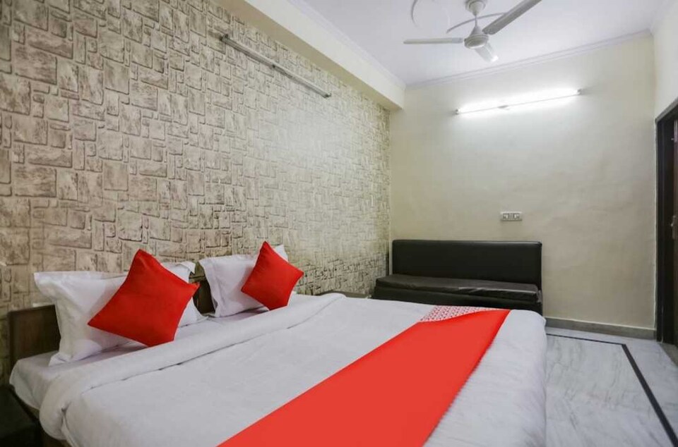 OYO Light And Night Hotel, Ghaziabad City, Ghaziabad