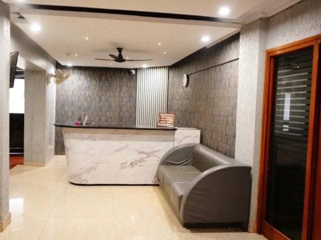  Hotel O Lal's Plaza