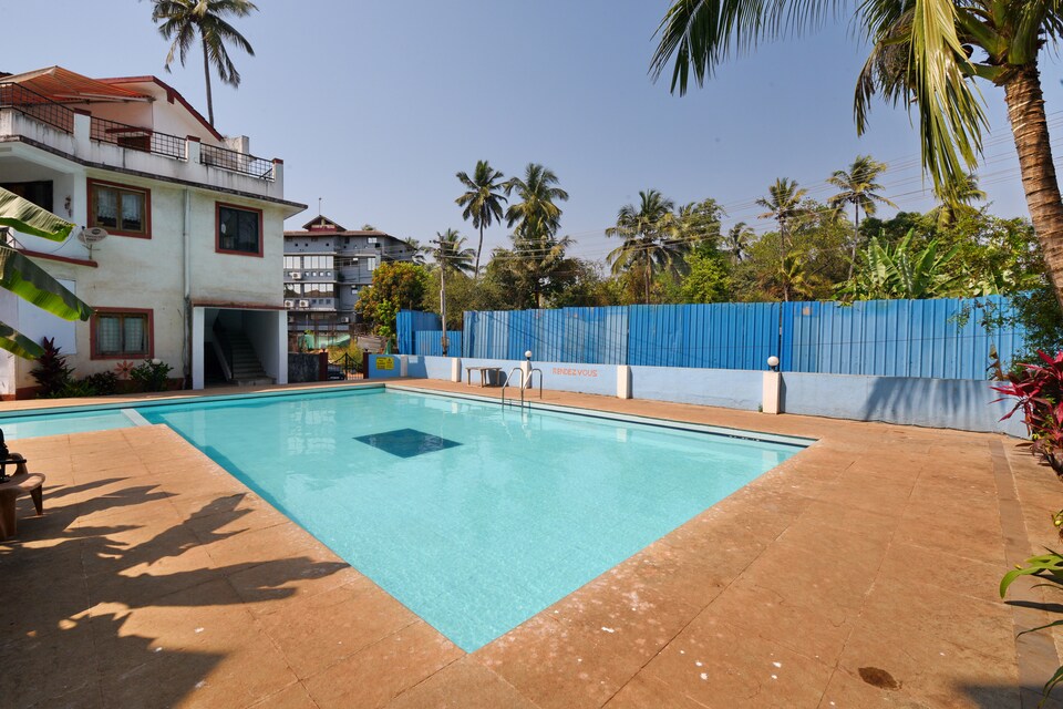 OYO Home 12423 Pool View 1BHK, Candolim, Goa