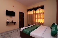 OYO Diamond Castle Near Iskcon Temple Noida