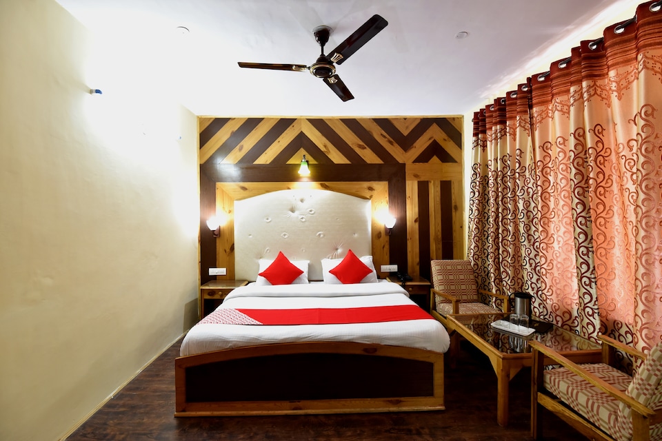 OYO 12425 Neha Palace, Naggar Road, Manali