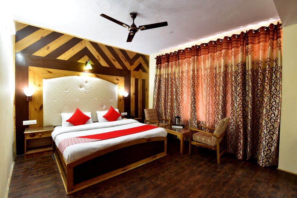 OYO 12425 Neha Palace, Naggar Road, Manali