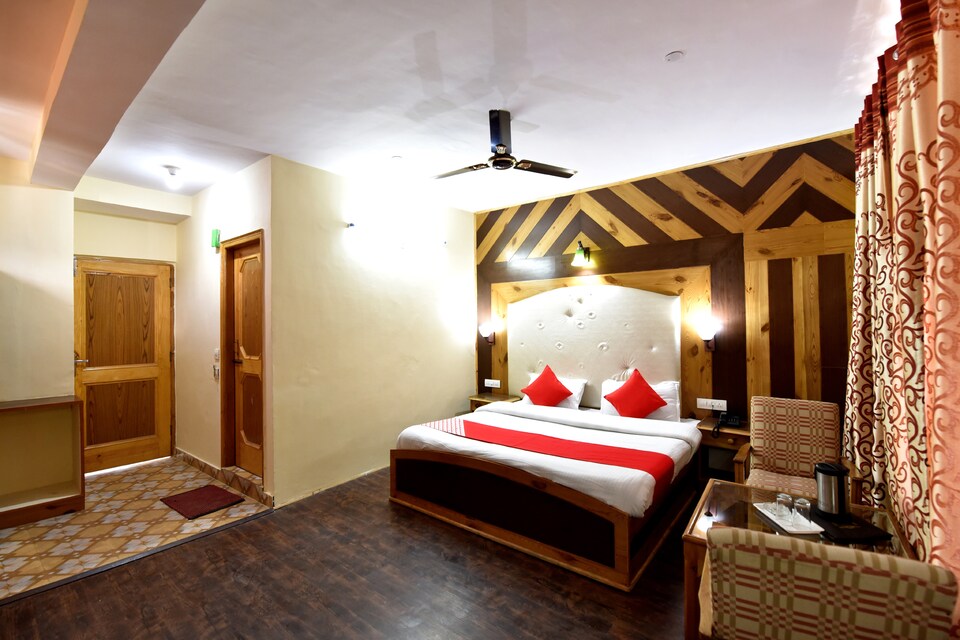 OYO 12425 Neha Palace, Naggar Road, Manali