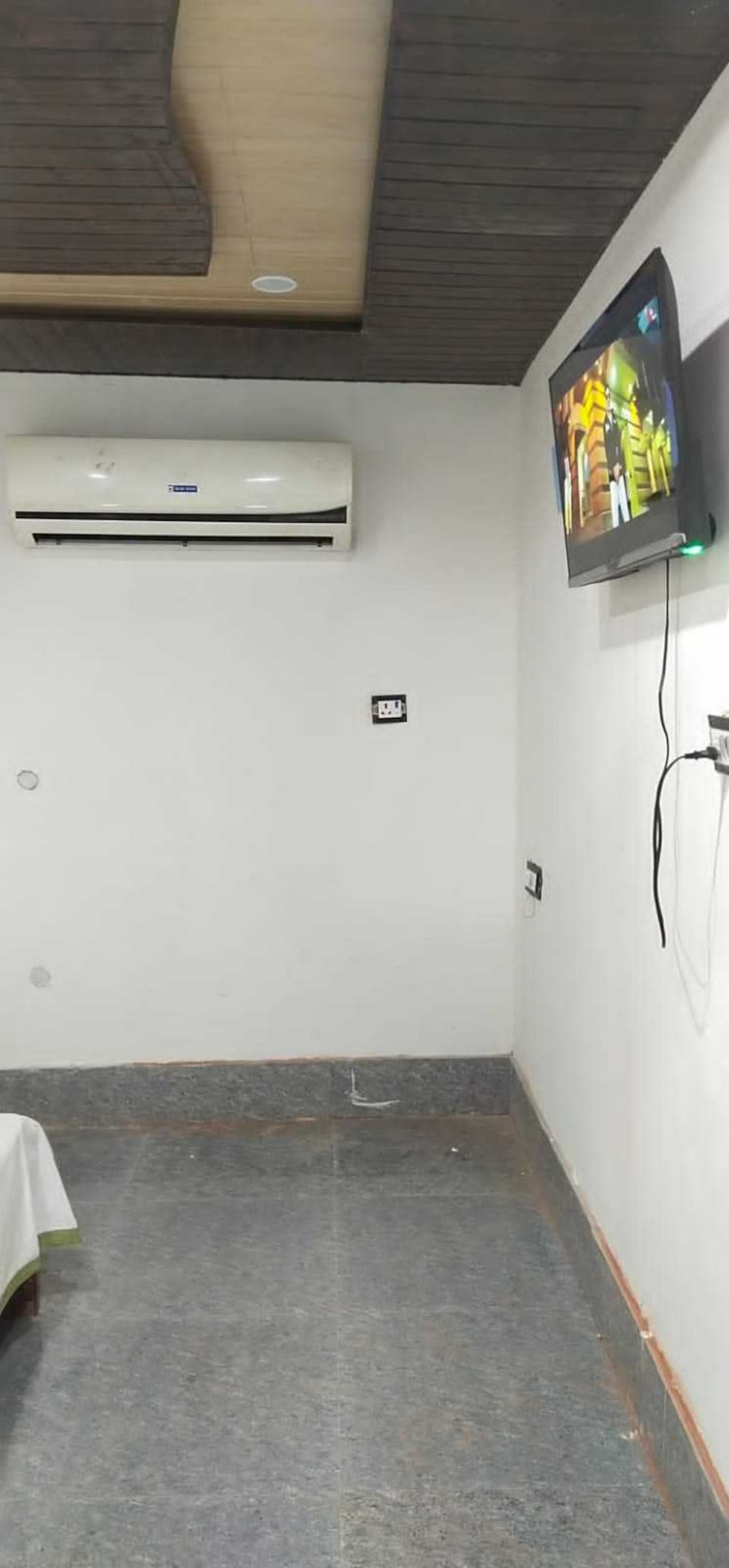 OYO 703950 Fauji OYO Hotel And Restaurant, Mahmudabad, Mahmudabad