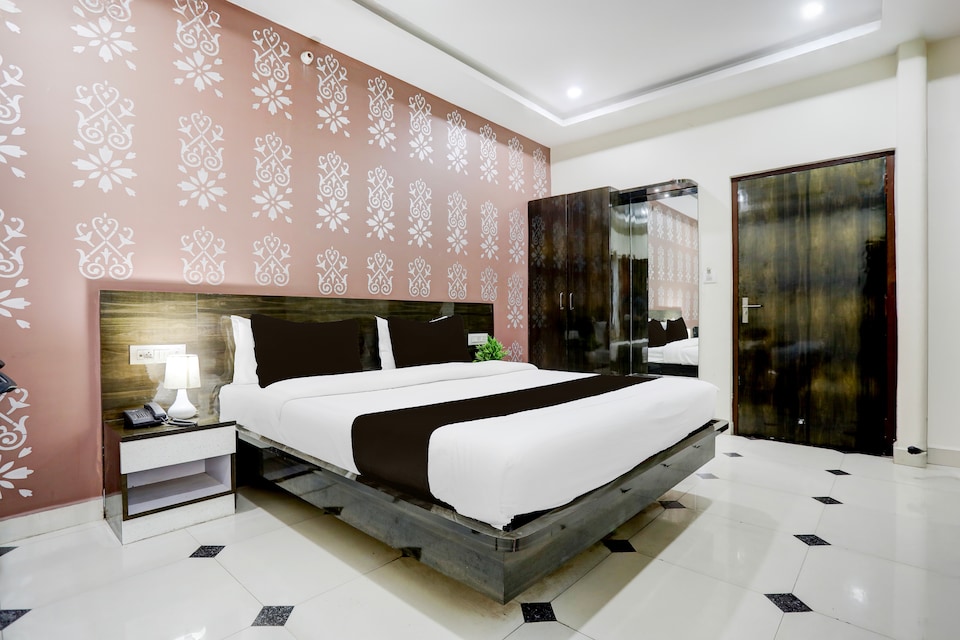 Hotel O Nayan Deep, Golghar, Gorakhpur