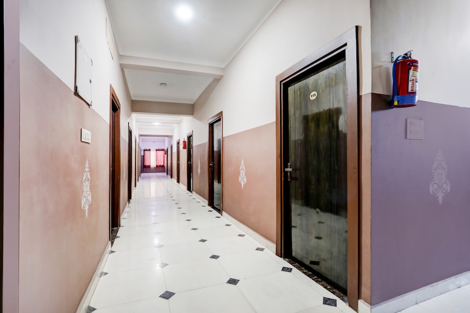 Hotel O Nayan Deep, Golghar, Gorakhpur