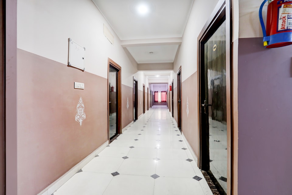 Hotel O Nayan Deep, Golghar, Gorakhpur