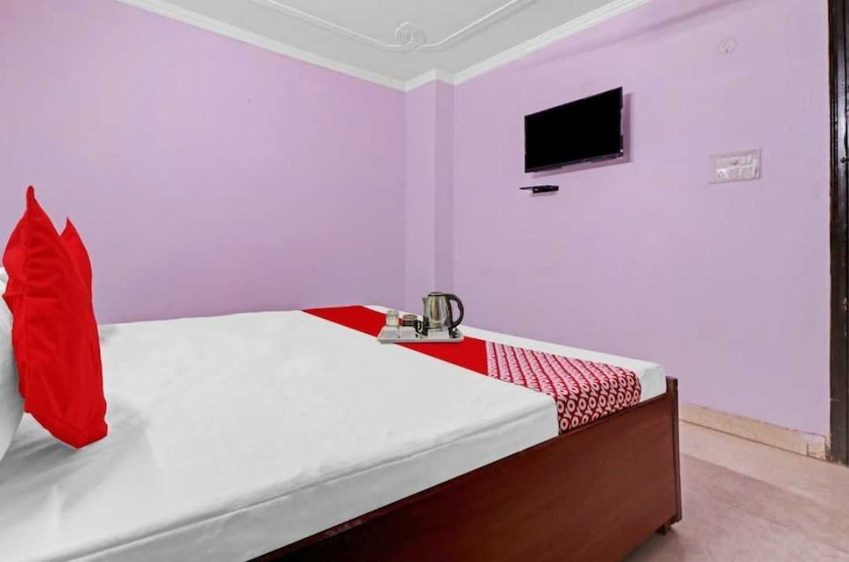 OYO Sonu Palace Near Tughlakabad Station Metro Station, Okhla Jasola Delhi, Delhi