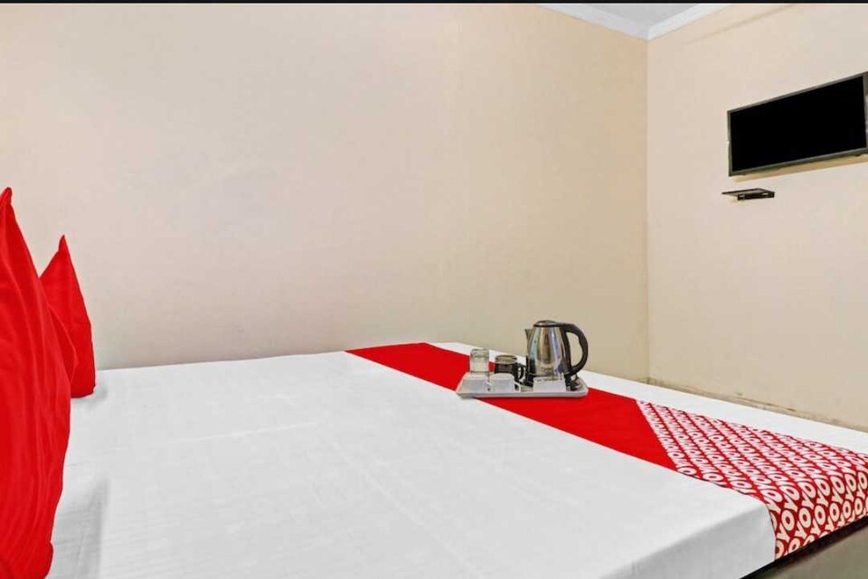 OYO Sonu Palace Near Tughlakabad Station Metro Station, Okhla Jasola Delhi, Delhi